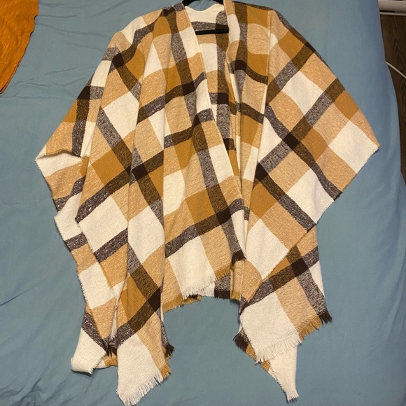 Wool open poncho - Picture 1 of 1